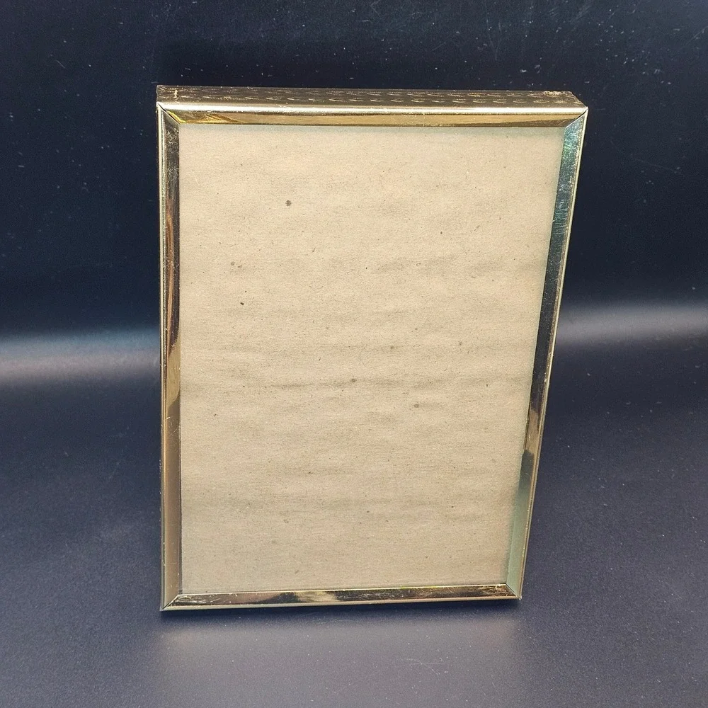 Vintage Gold Brass Mid Century 5x7 Picture Frame Easel Back‎ Tabletop Decor